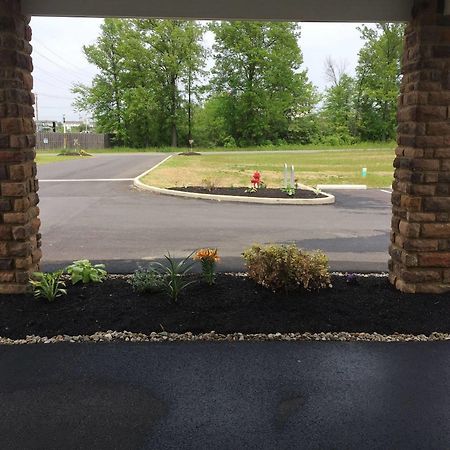Holmes Suites And Inn Blacklick Exterior photo