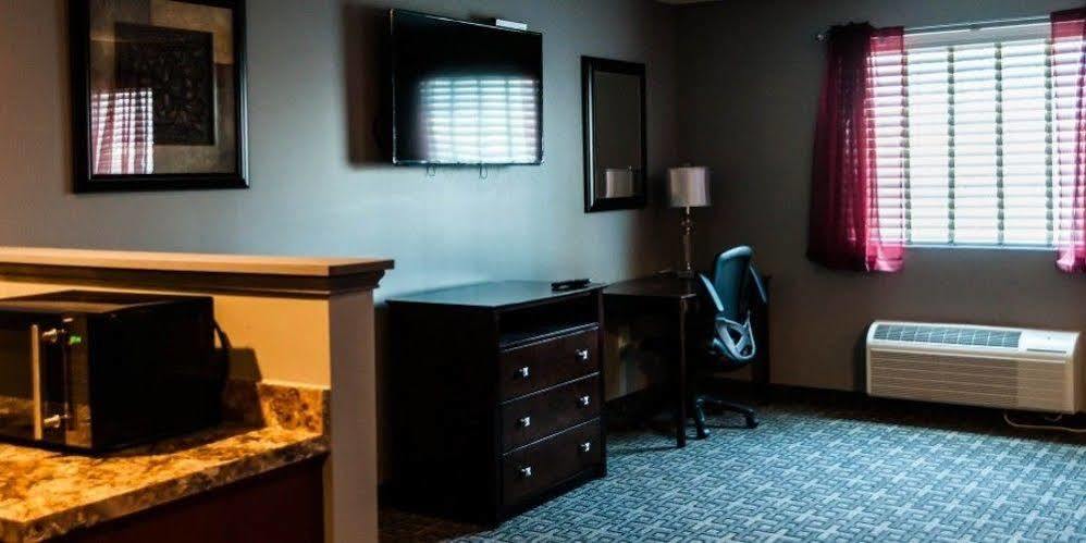 Holmes Suites And Inn Blacklick Exterior photo